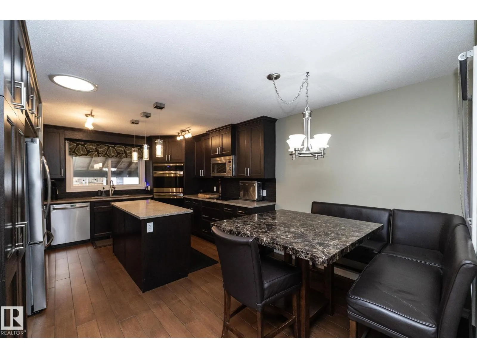 7412 33 AV NW