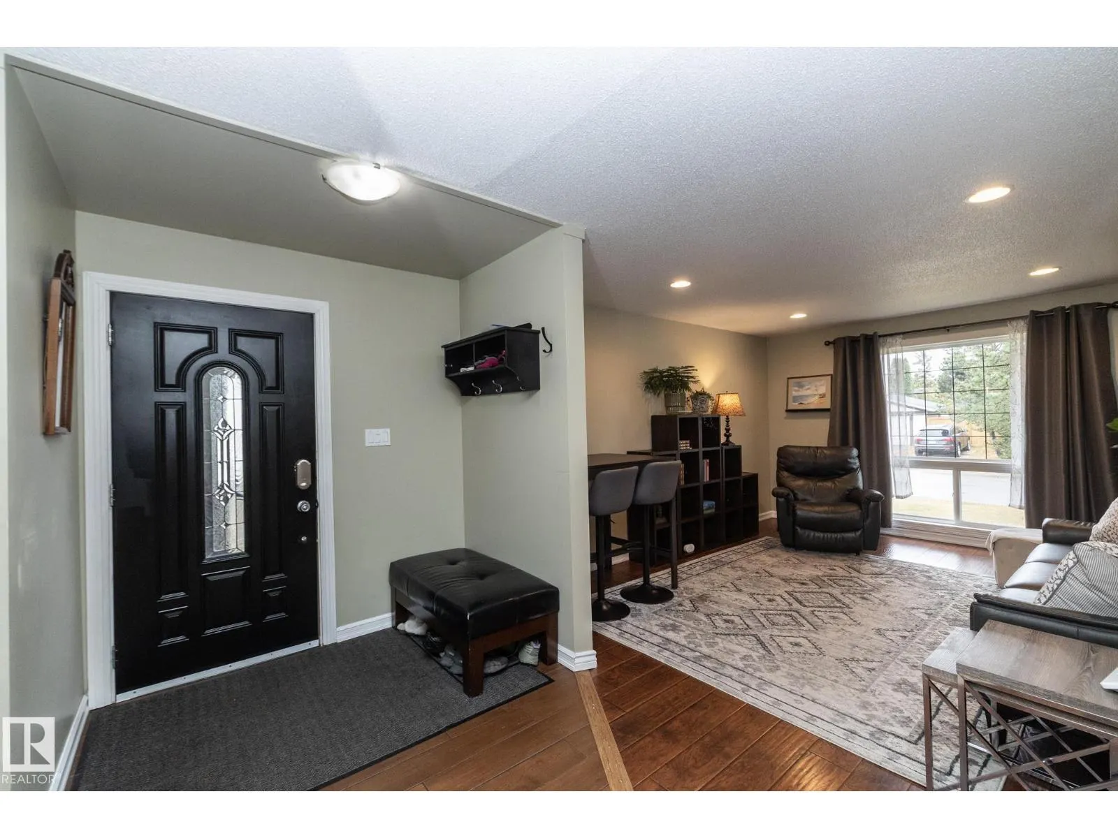 7412 33 AV NW