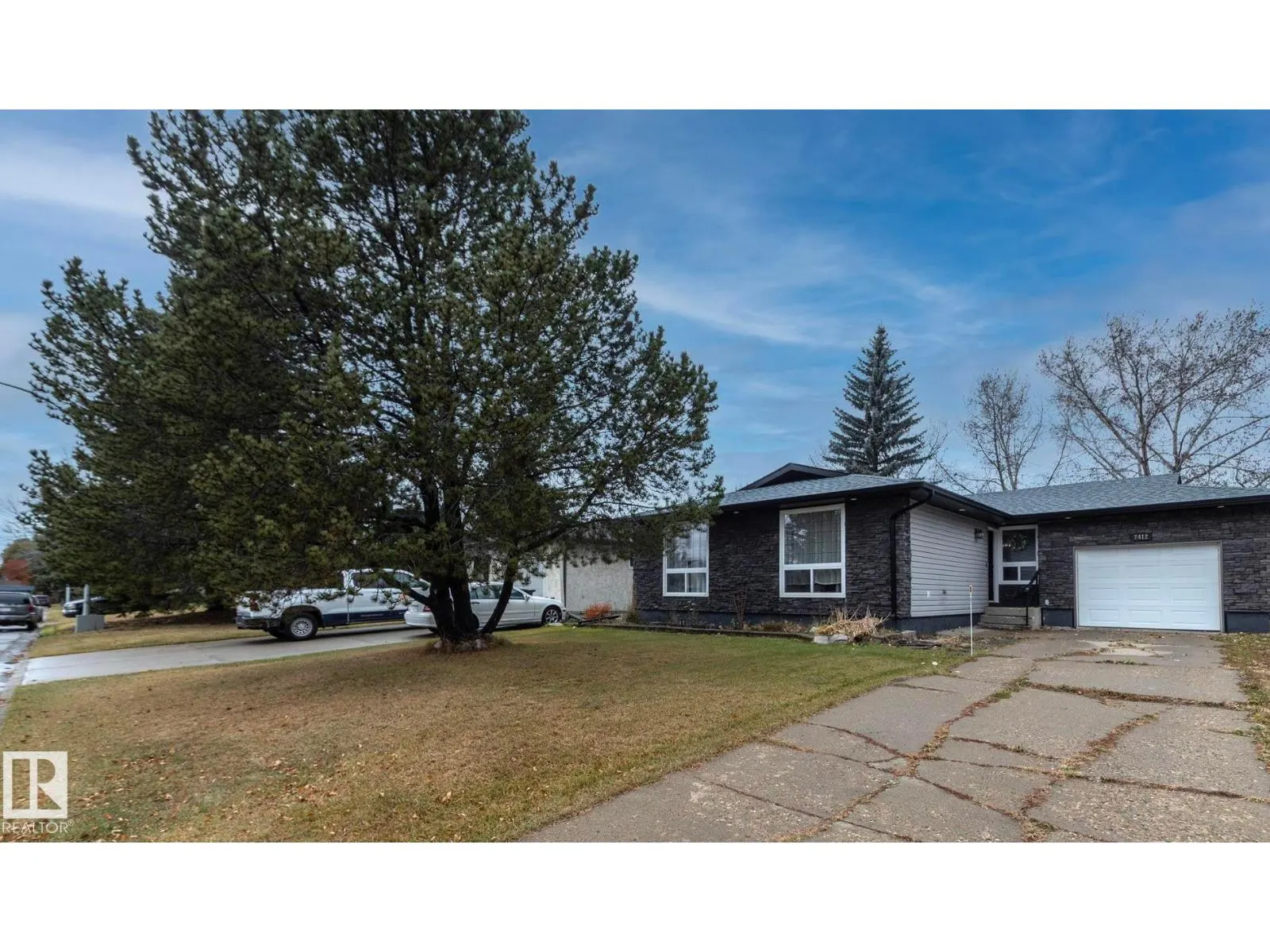 7412 33 AV NW