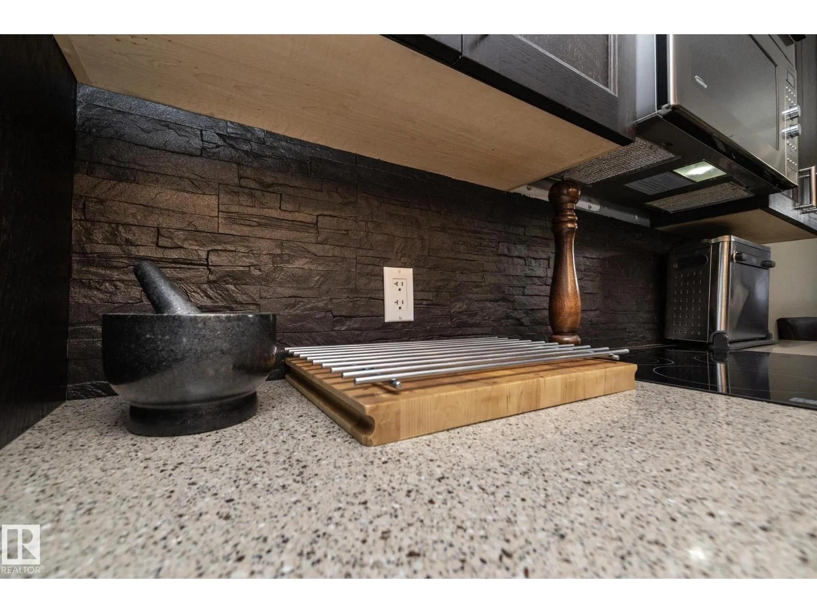 7412 33 AV NW