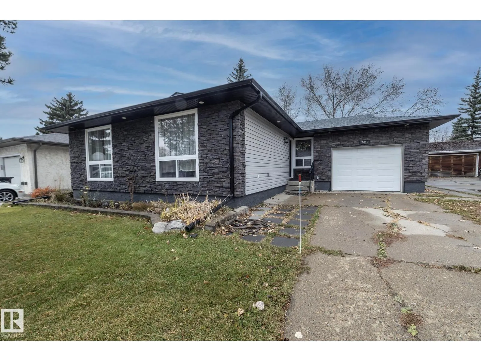 7412 33 AV NW