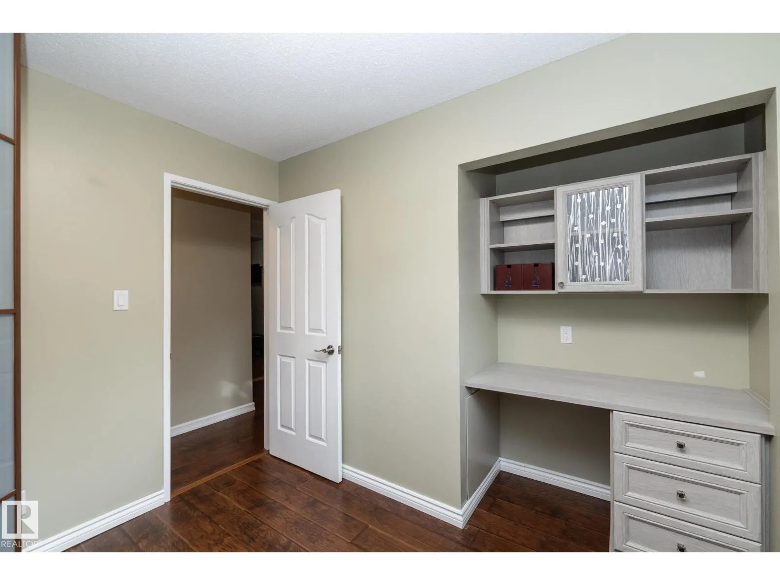 7412 33 AV NW