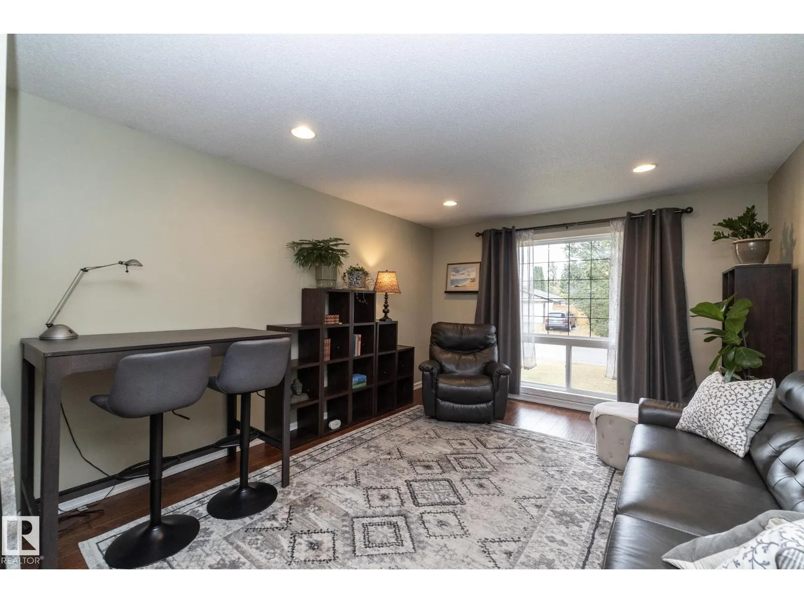 7412 33 AV NW