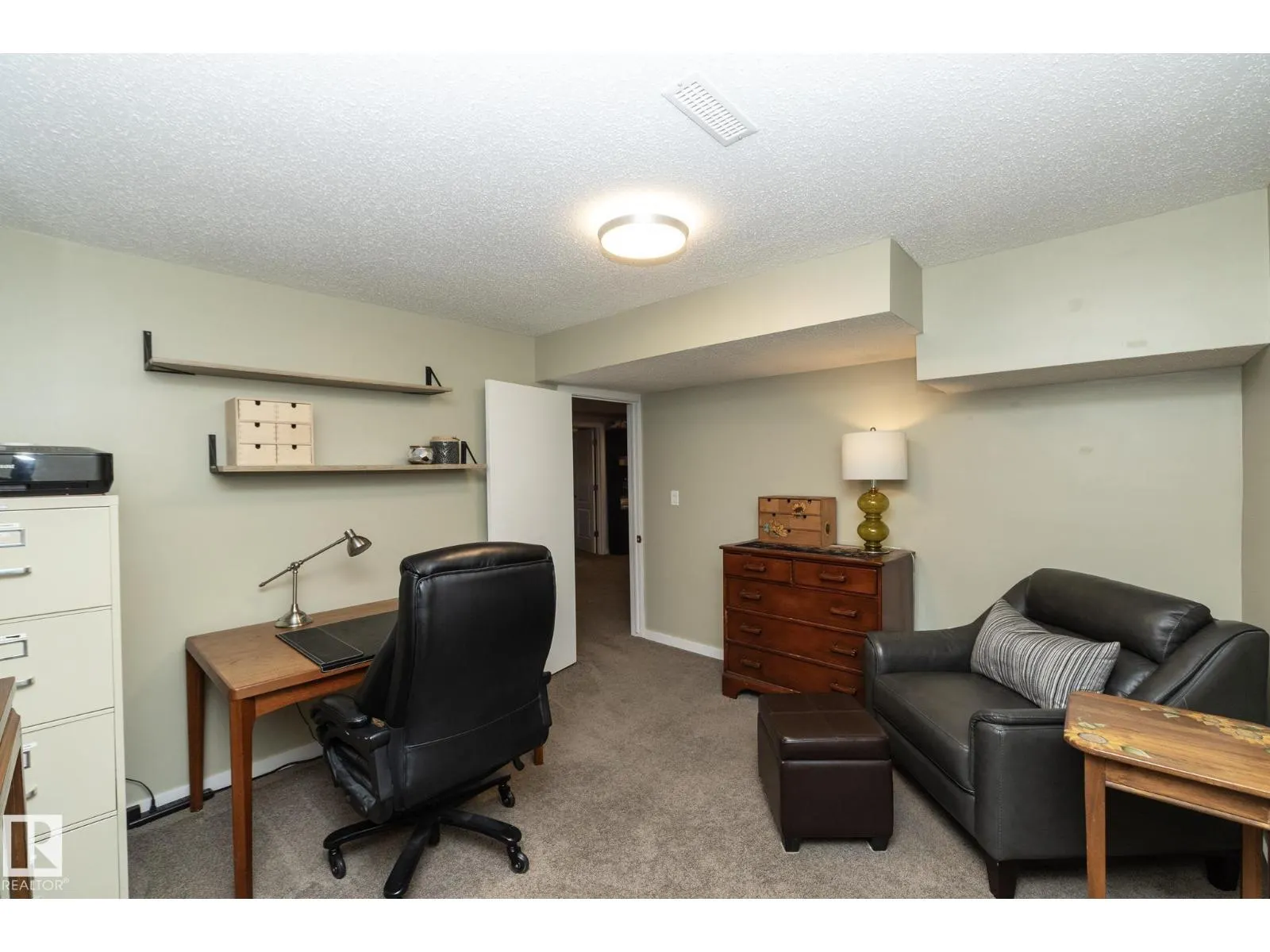 7412 33 AV NW