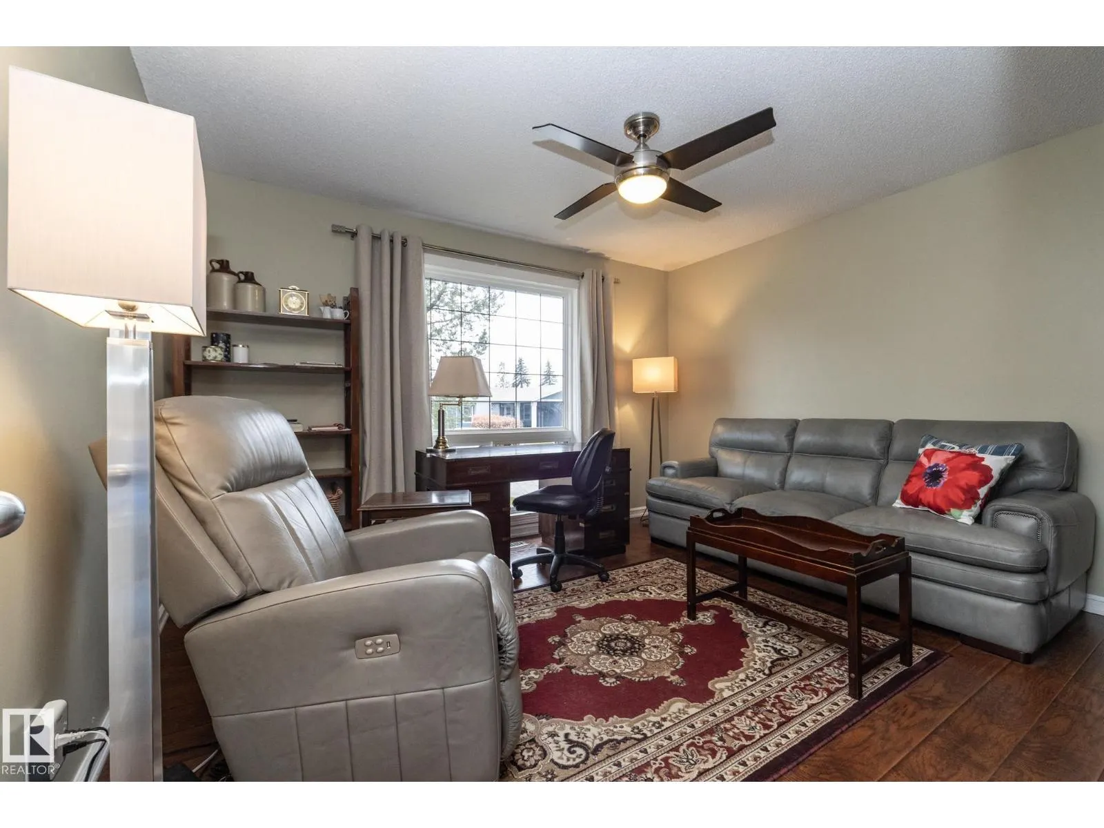 7412 33 AV NW