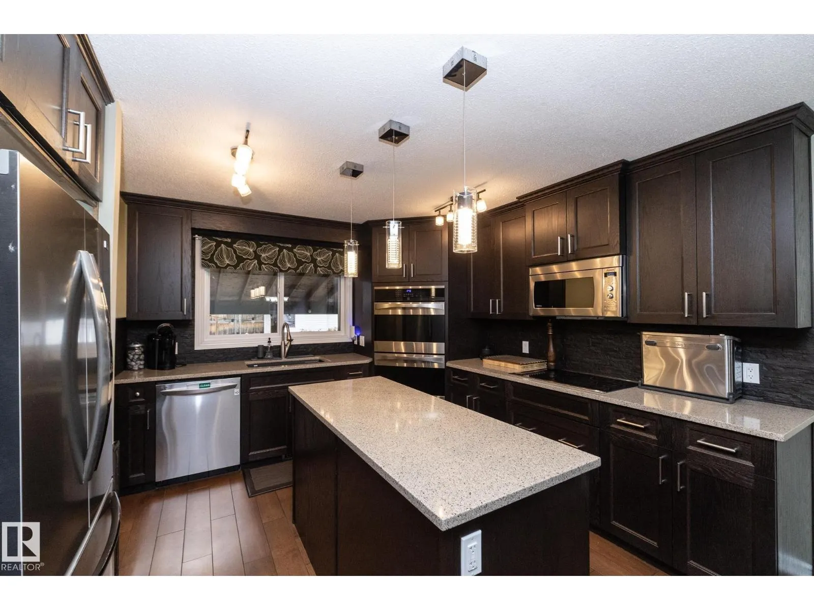 7412 33 AV NW
