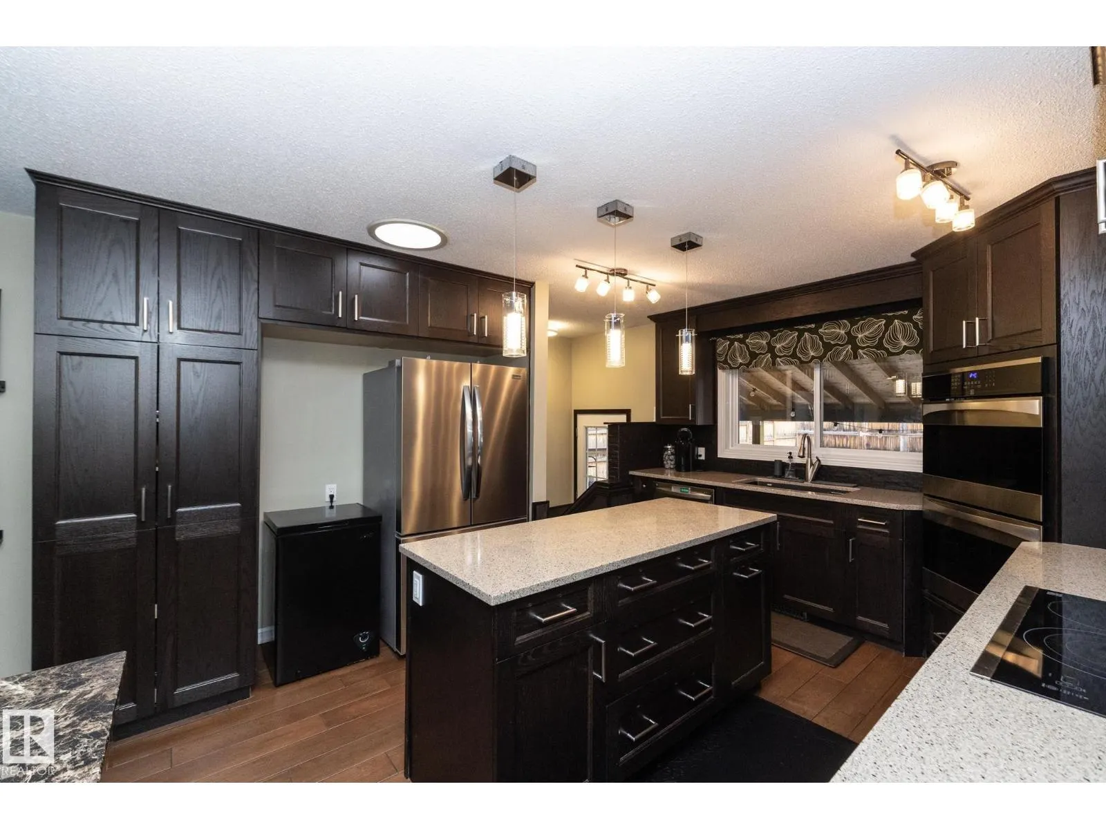 7412 33 AV NW