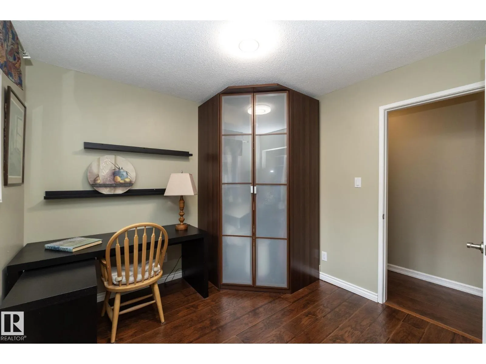 7412 33 AV NW