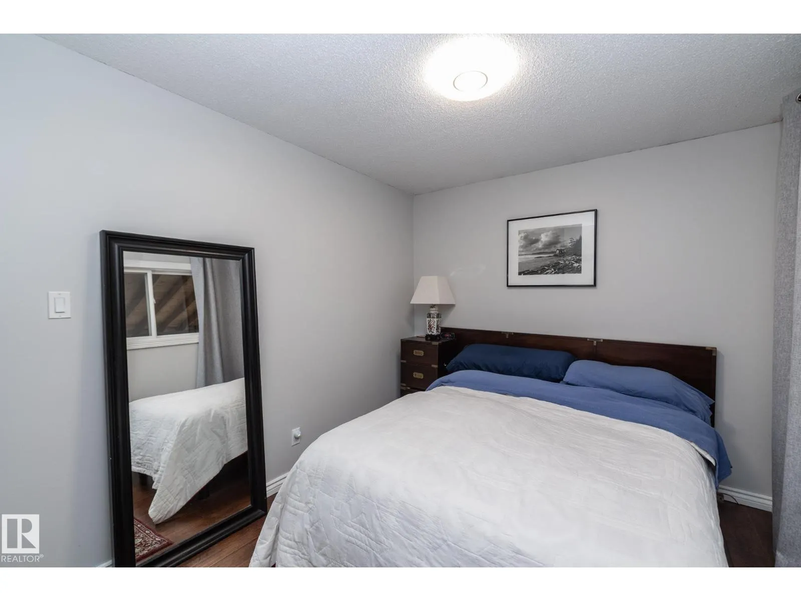 7412 33 AV NW