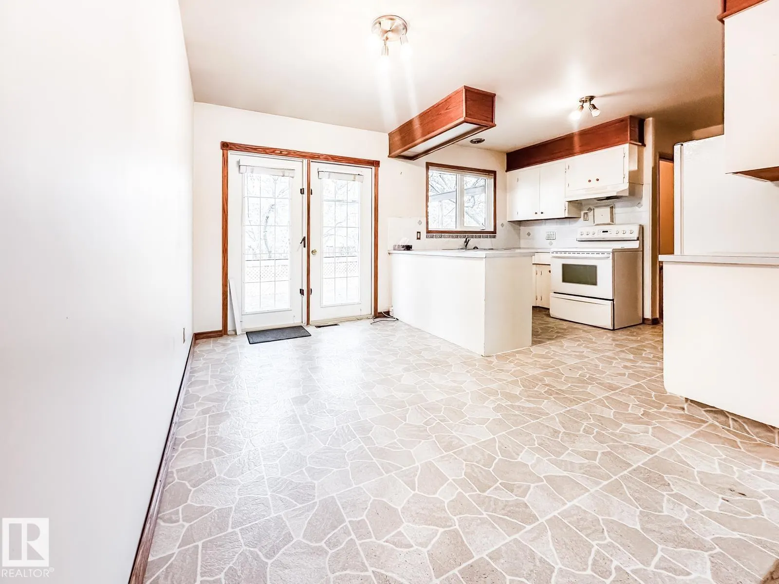 5812 105 AV NW