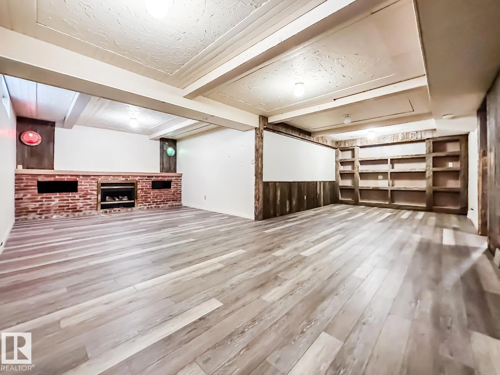 5812 105 AV NW