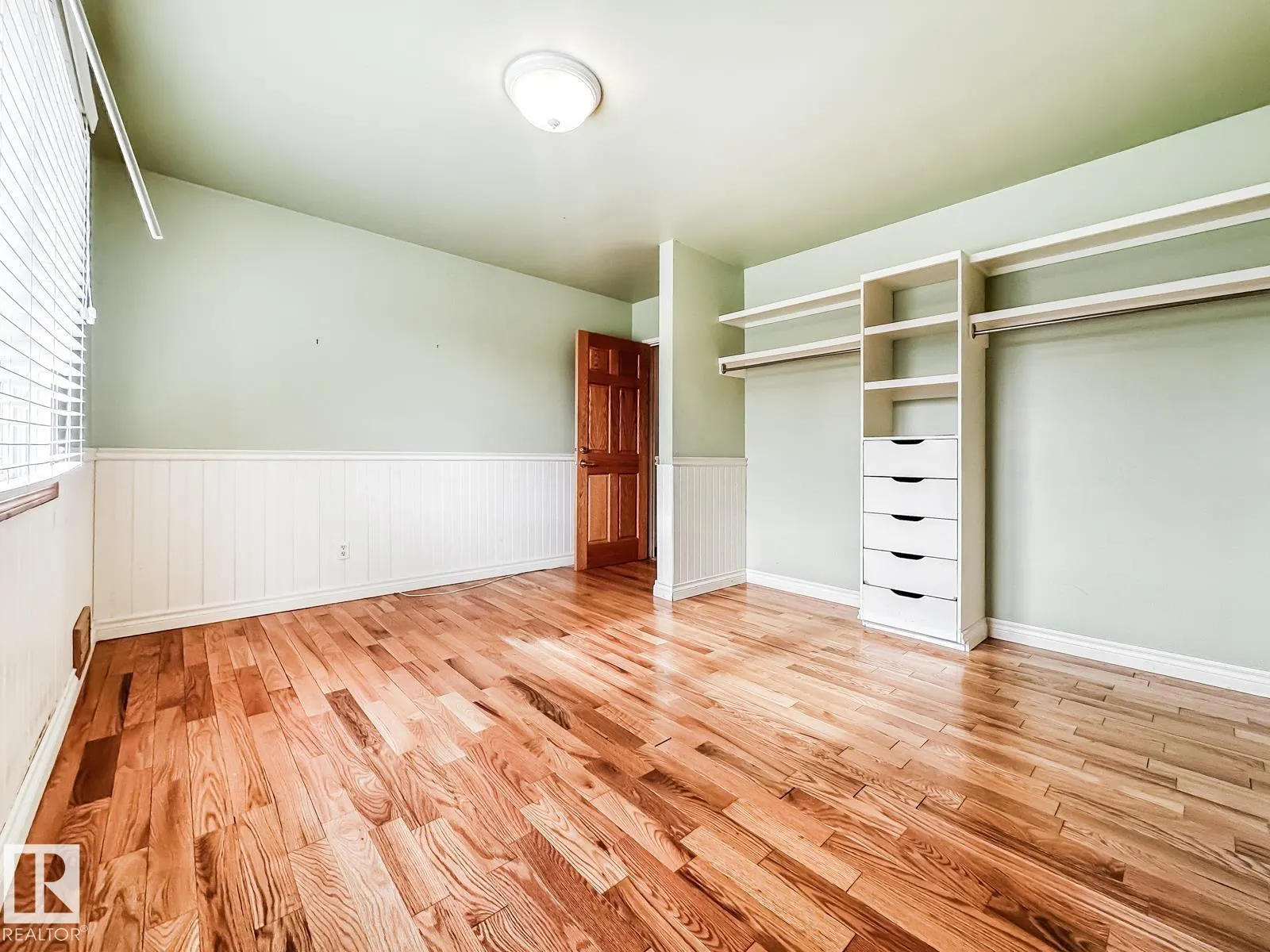 5812 105 AV NW