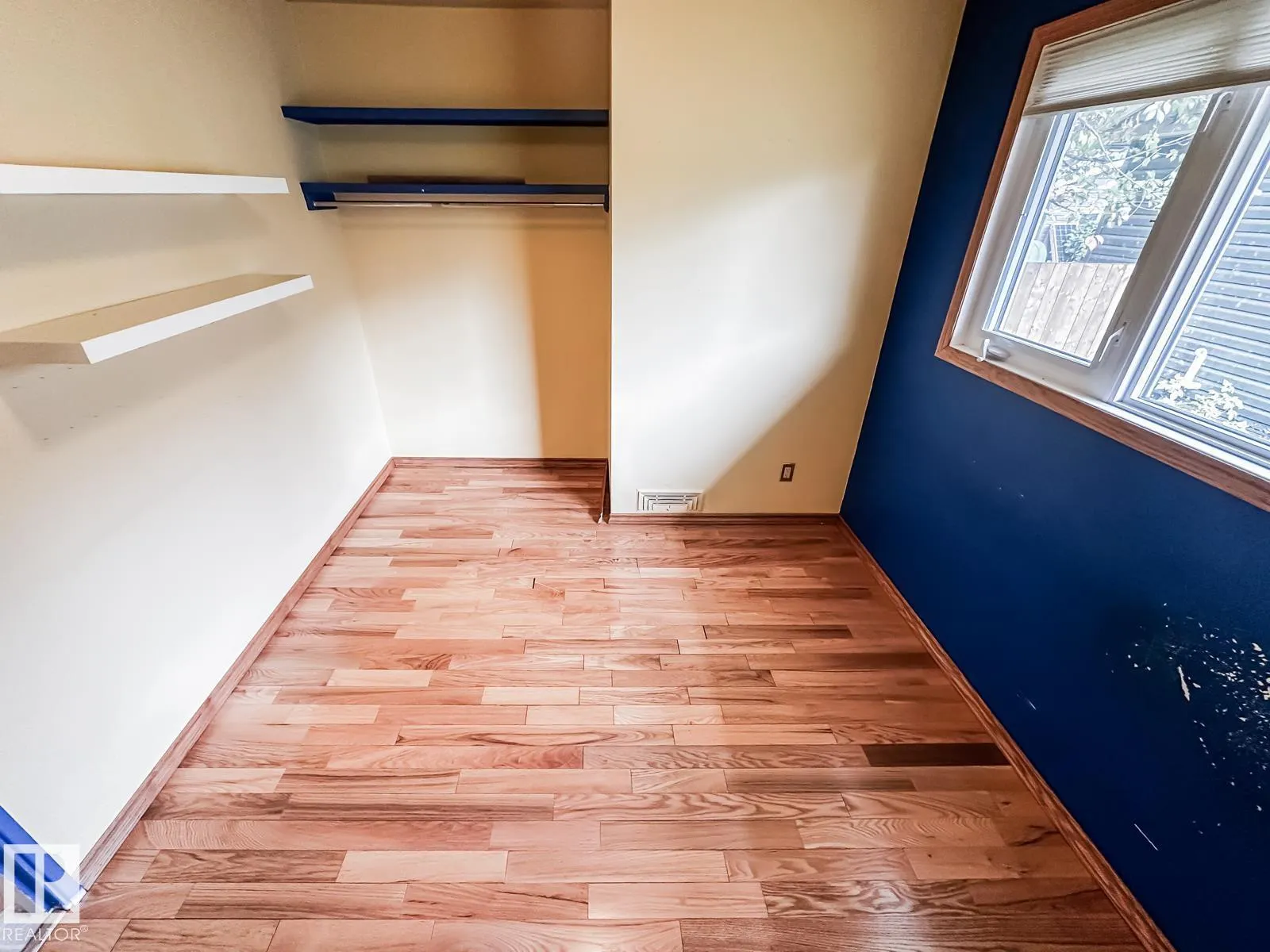 5812 105 AV NW