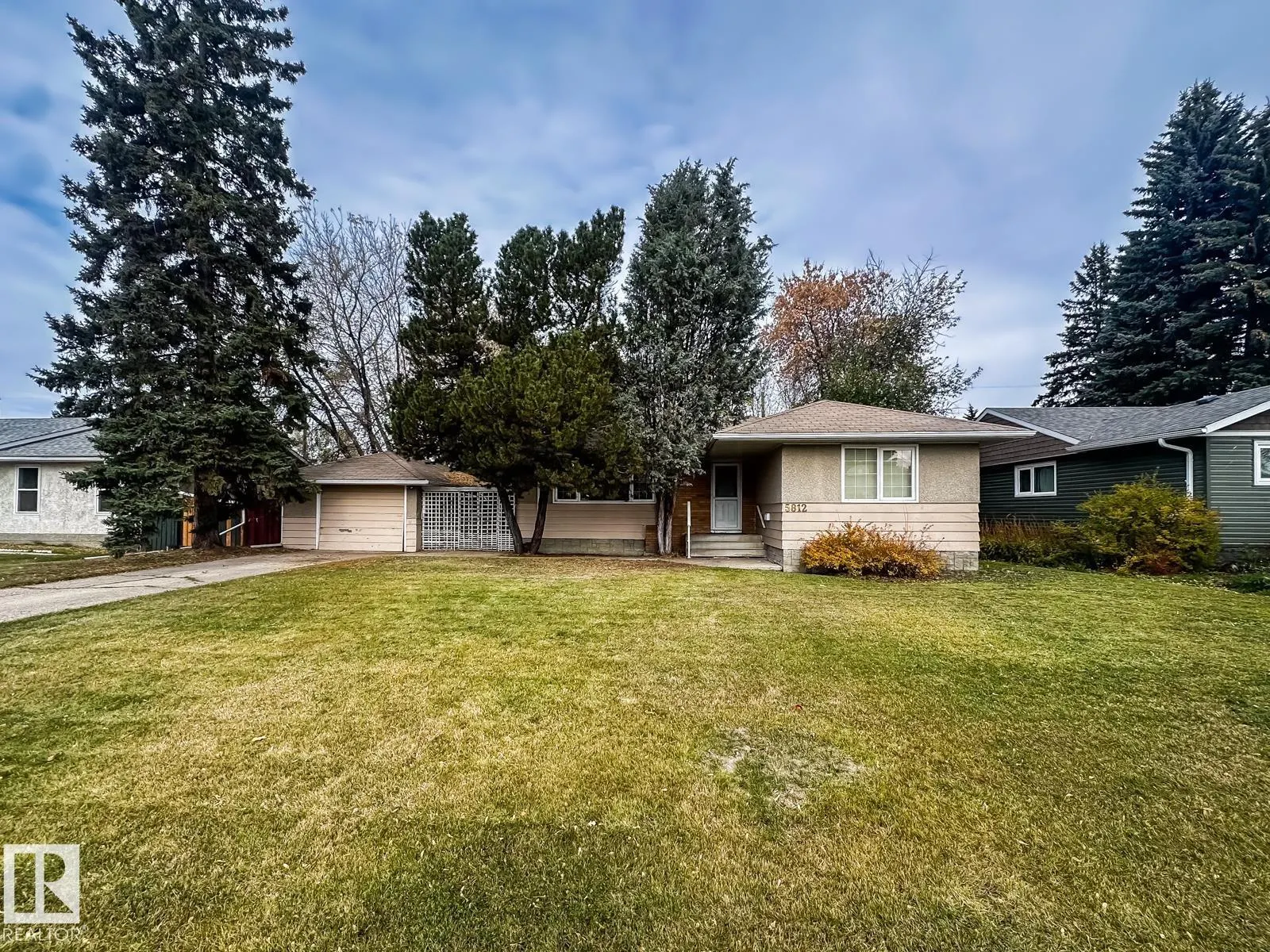 5812 105 AV NW