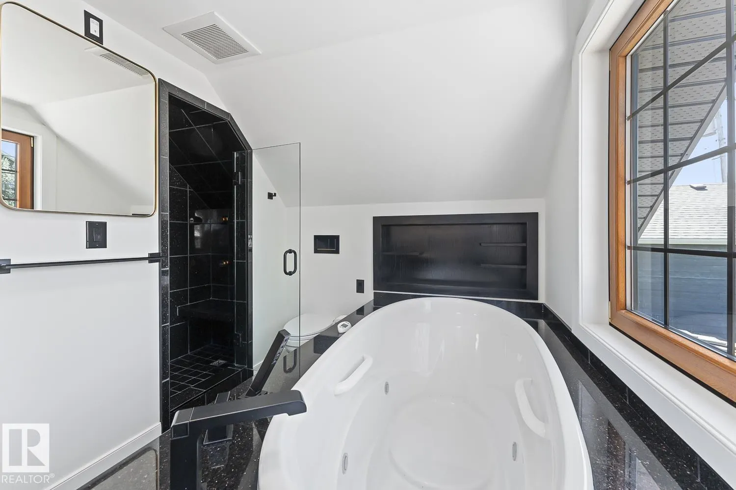 305 LAKESHORE DR