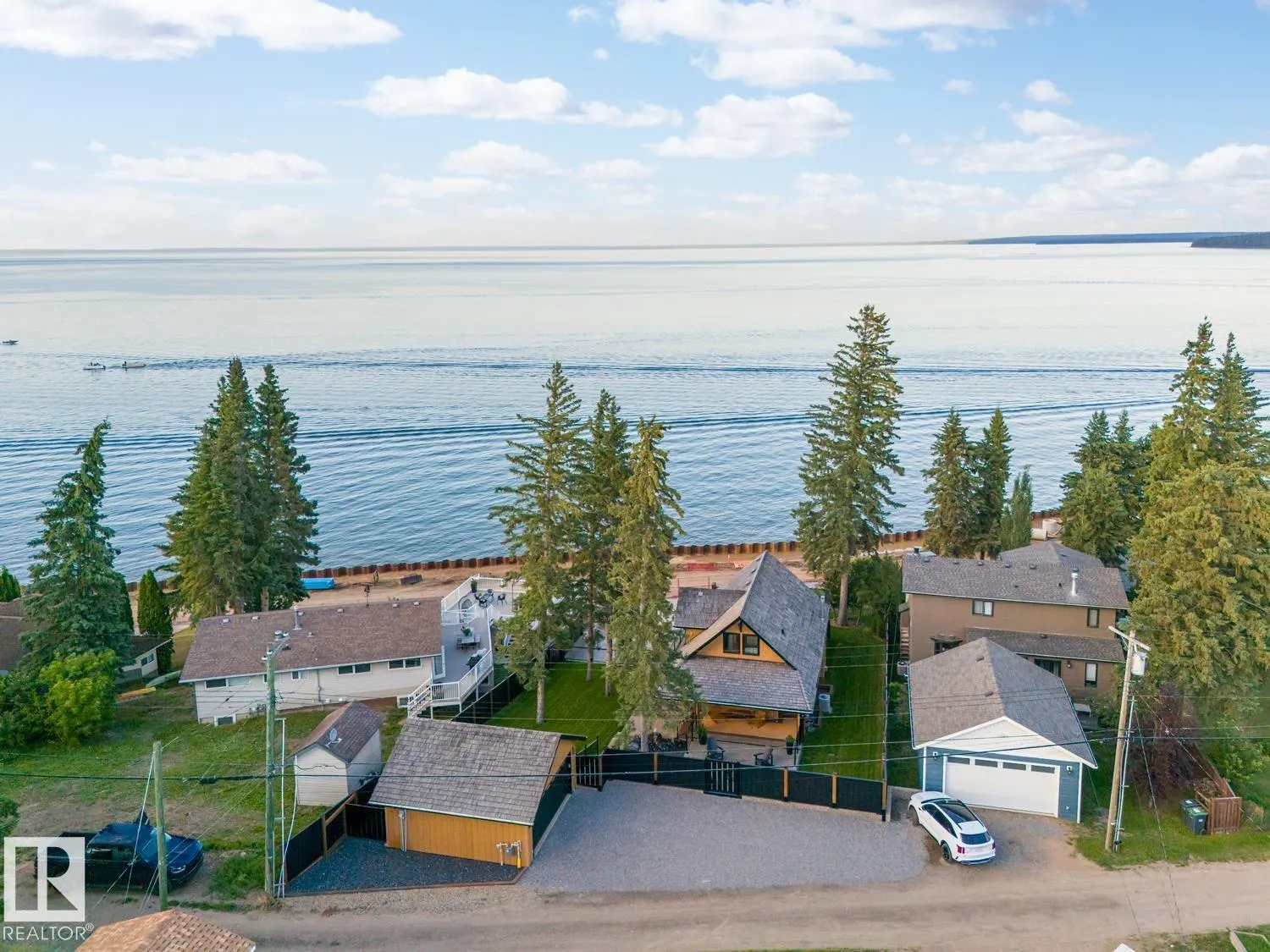 305 LAKESHORE DR