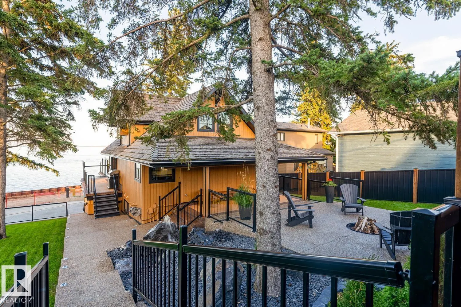 305 LAKESHORE DR