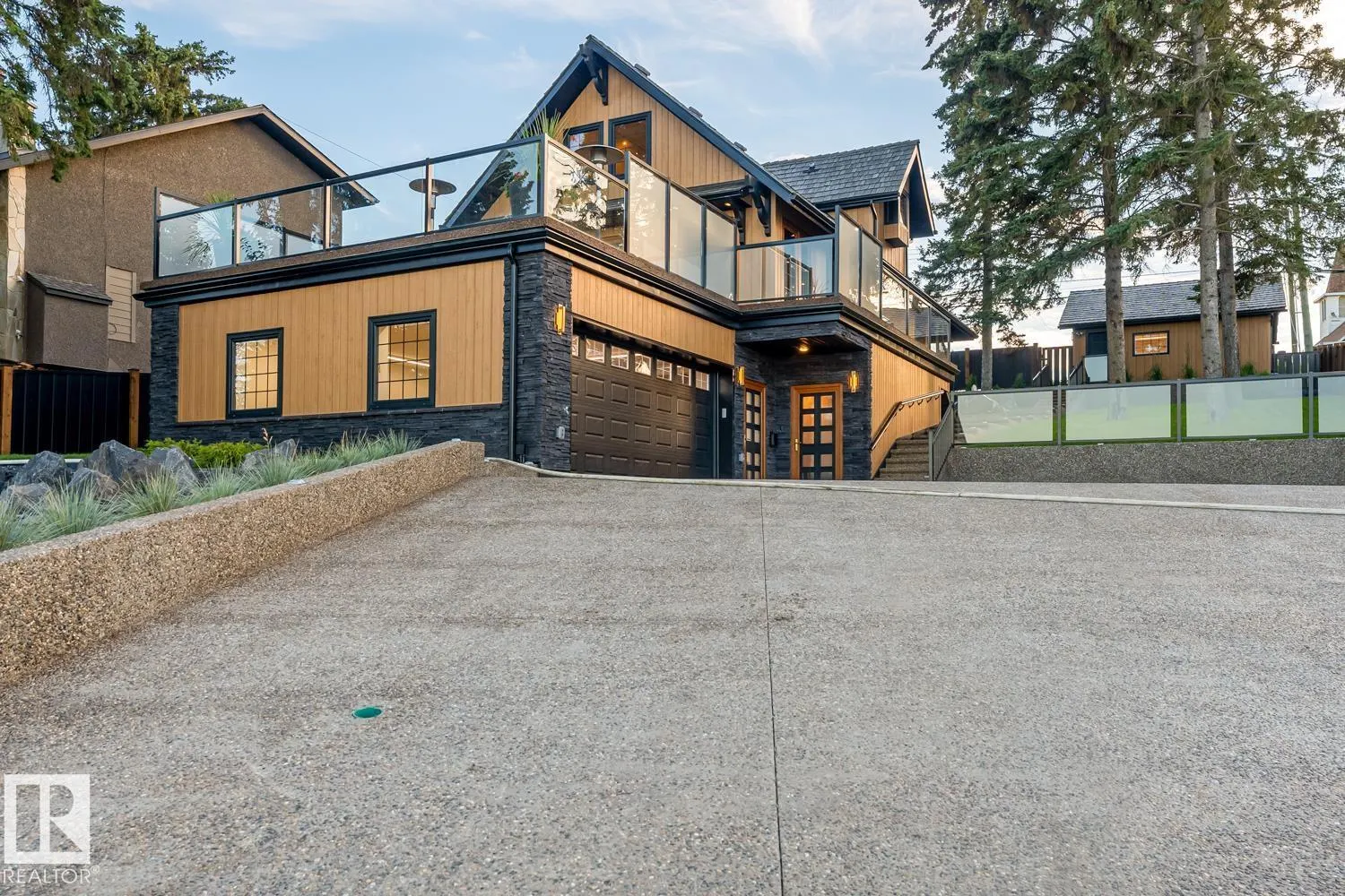 305 LAKESHORE DR