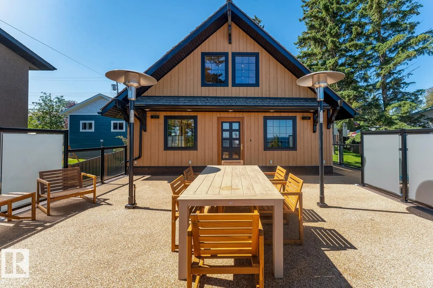 305 LAKESHORE DR