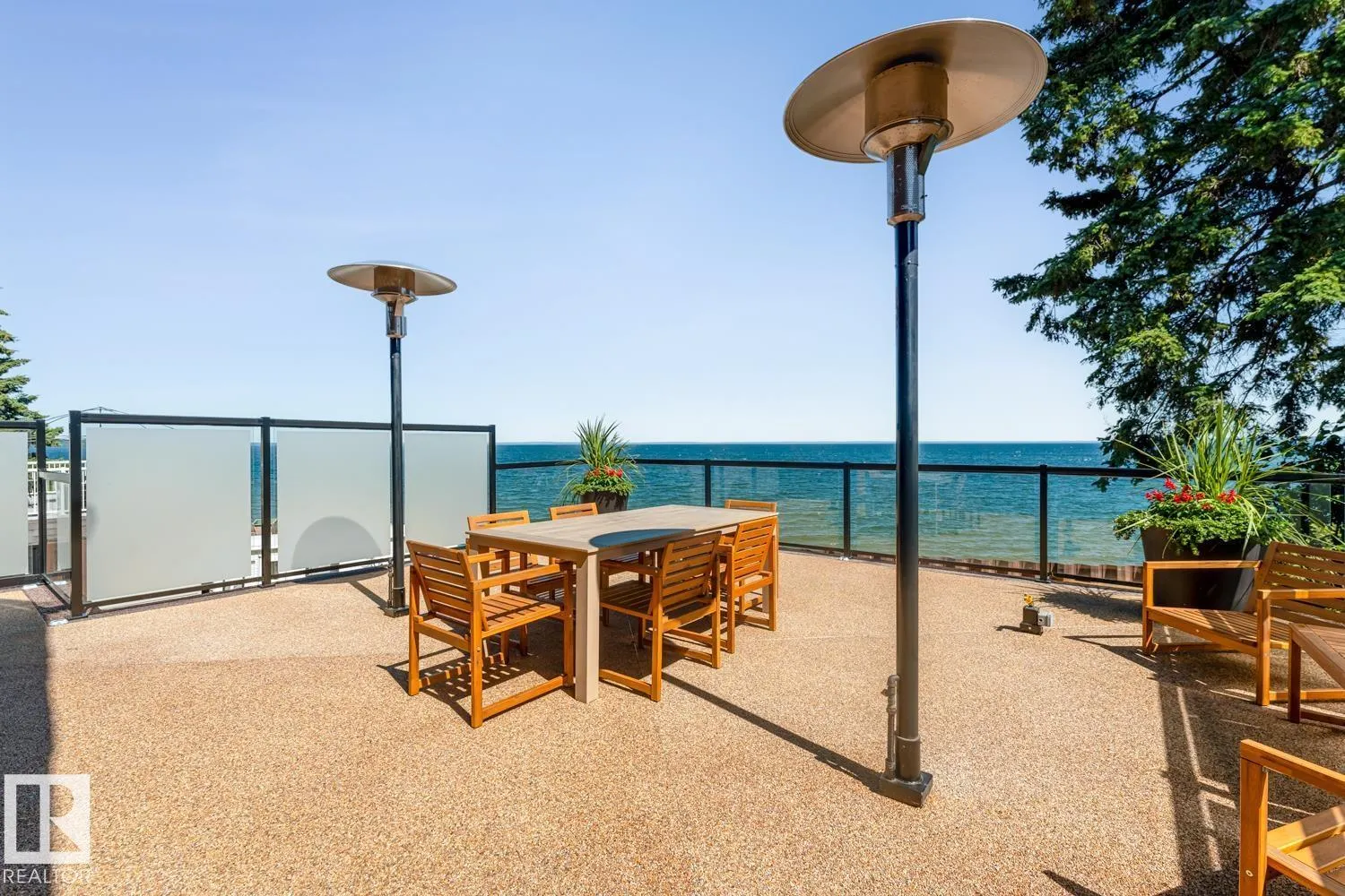 305 LAKESHORE DR