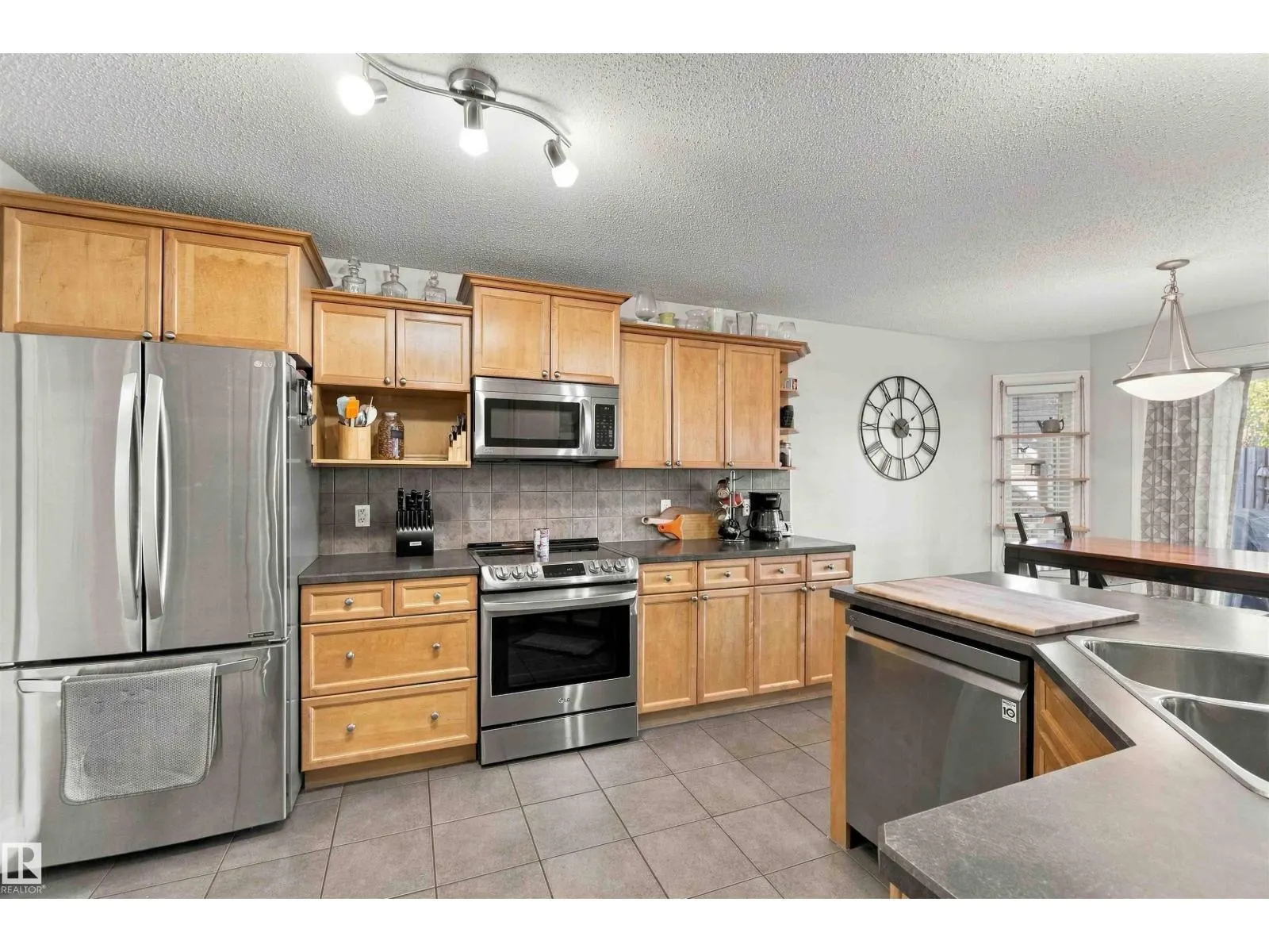 102 BOXWOOD BN