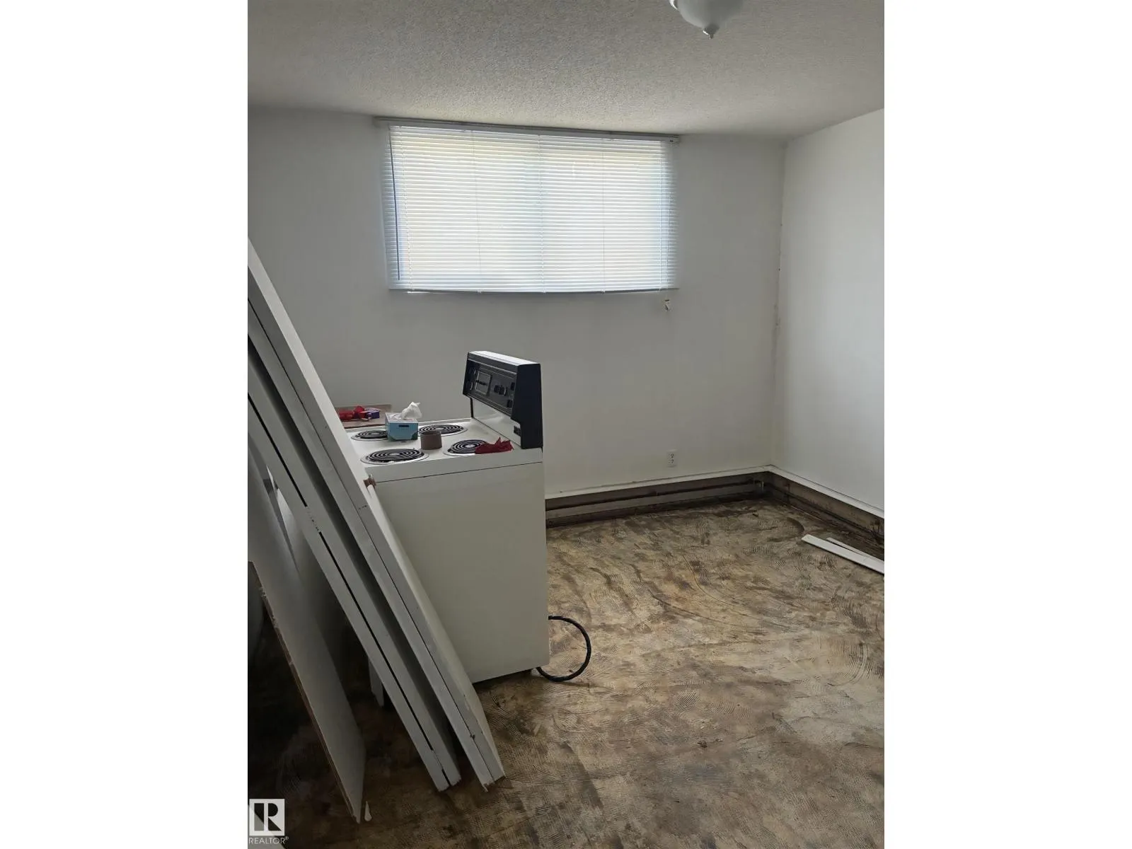 #16 5631 105 ST NW