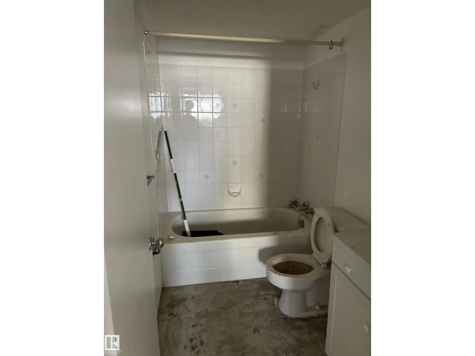 #16 5631 105 ST NW