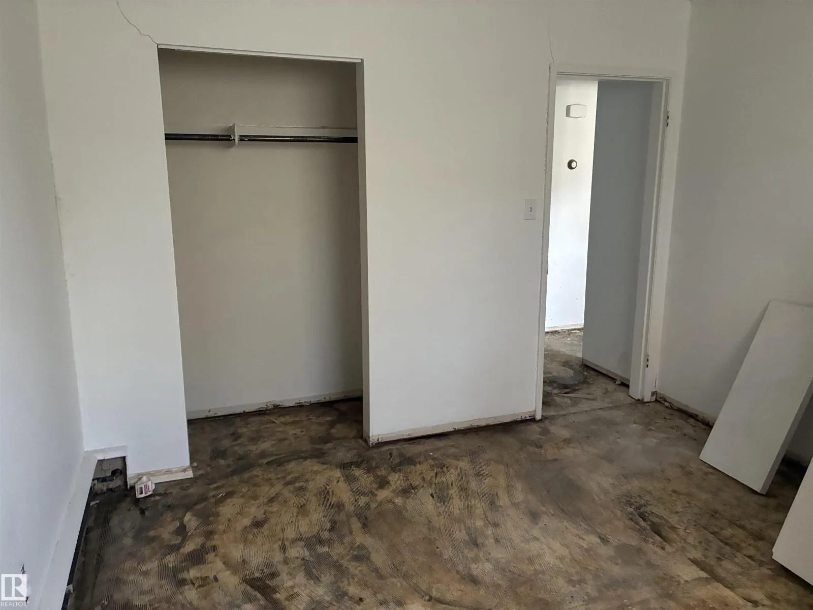 #16 5631 105 ST NW
