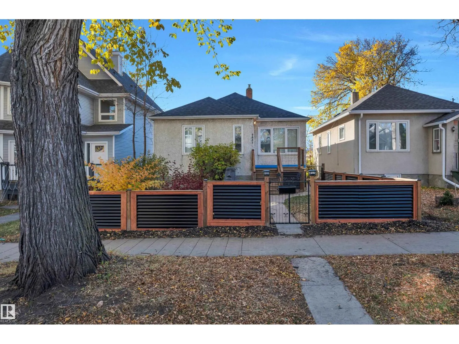 9831 83 AV NW