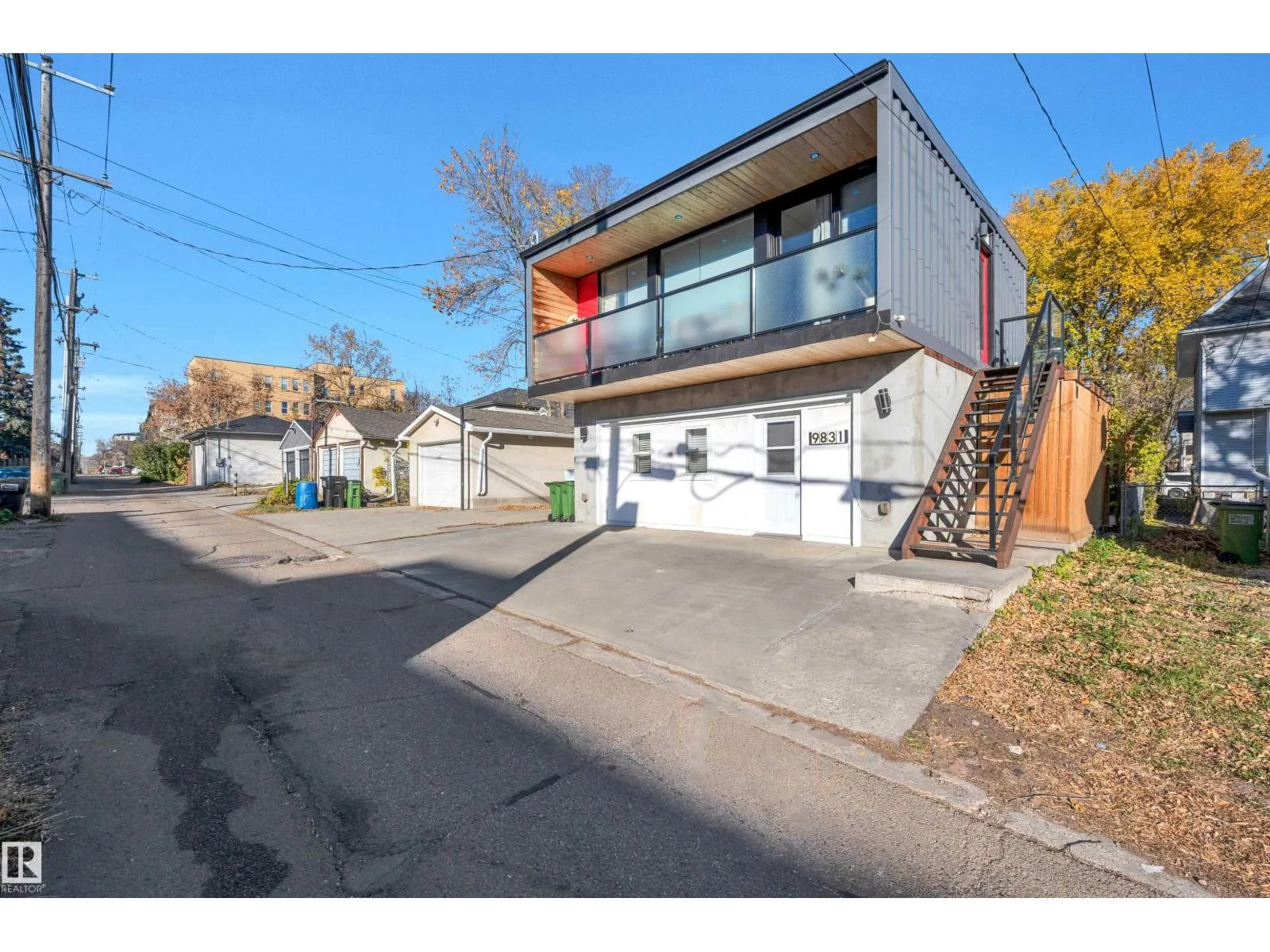 9831 83 AV NW