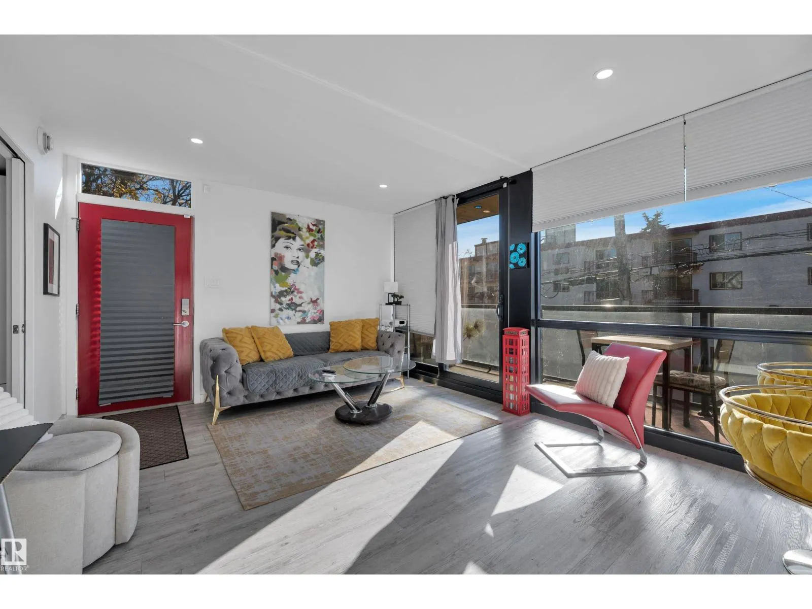 9831 83 AV NW