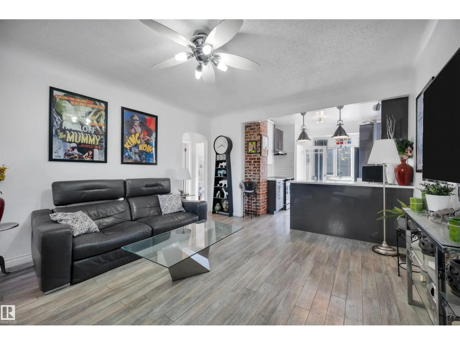 9831 83 AV NW