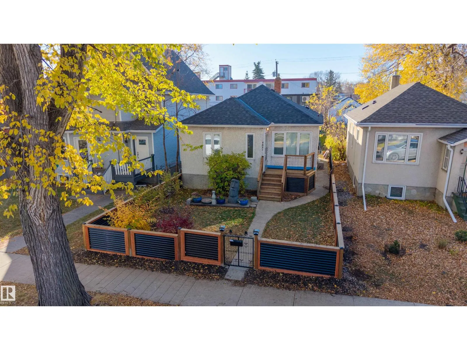 9831 83 AV NW
