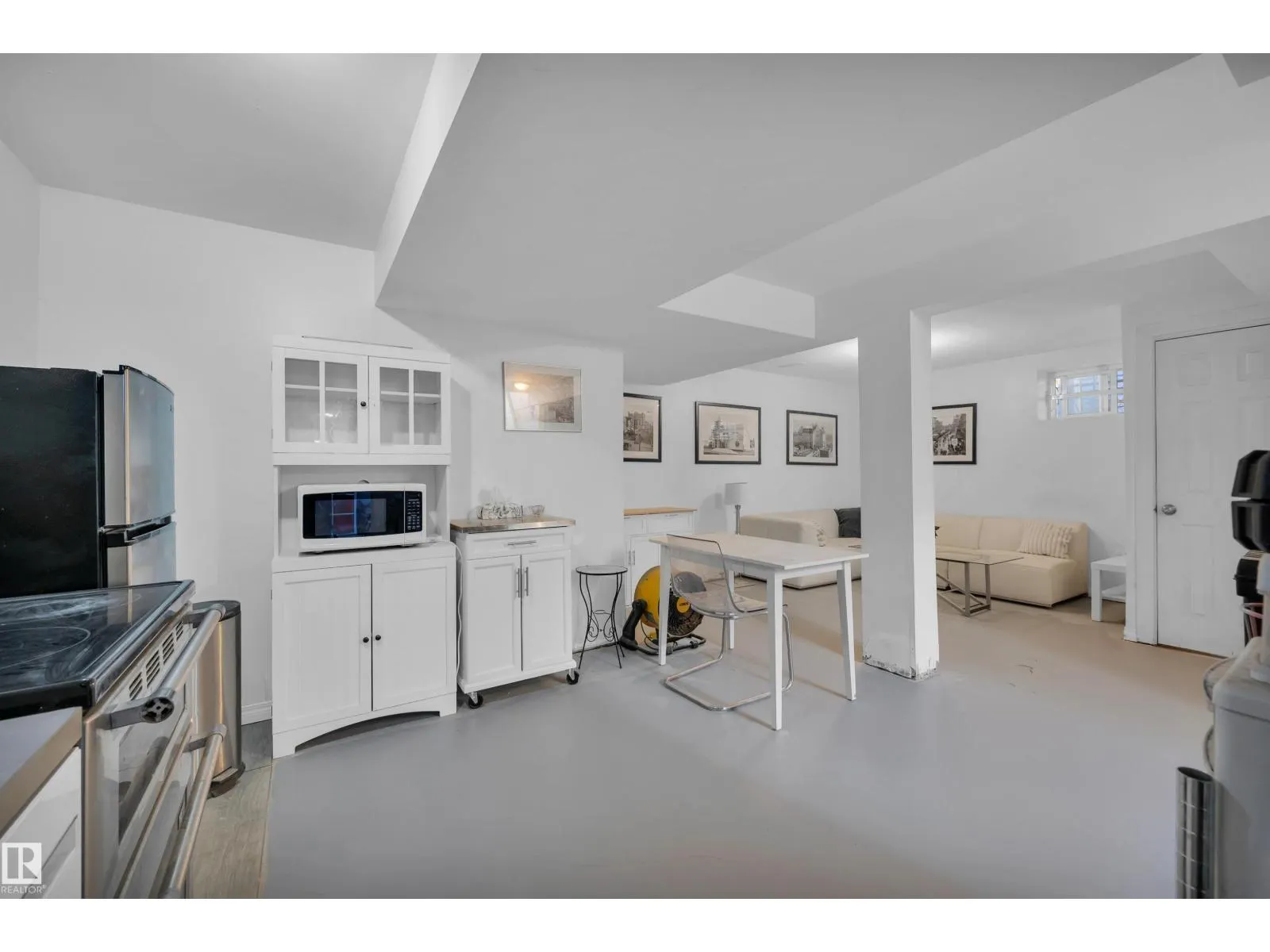 9831 83 AV NW