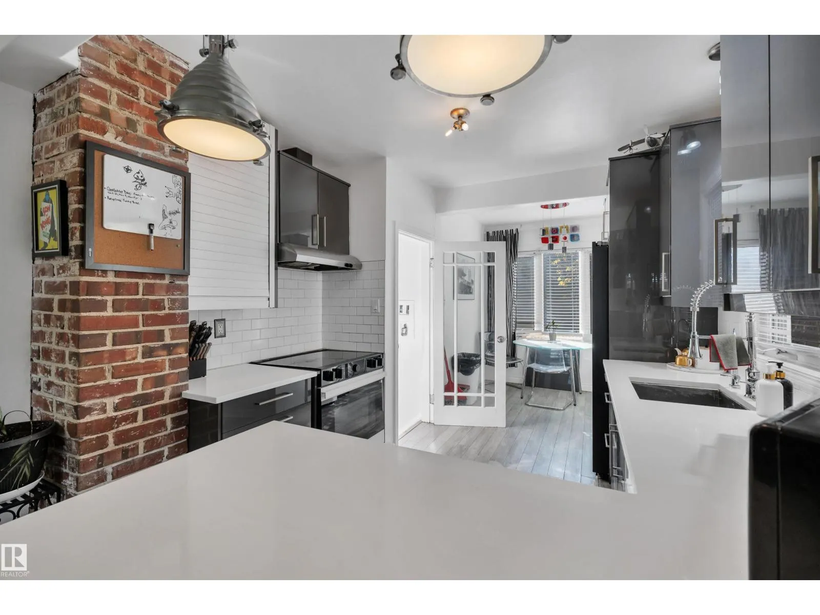 9831 83 AV NW