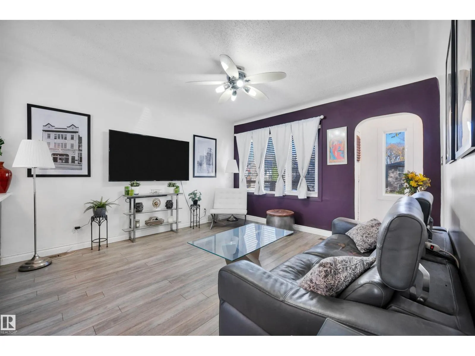 9831 83 AV NW
