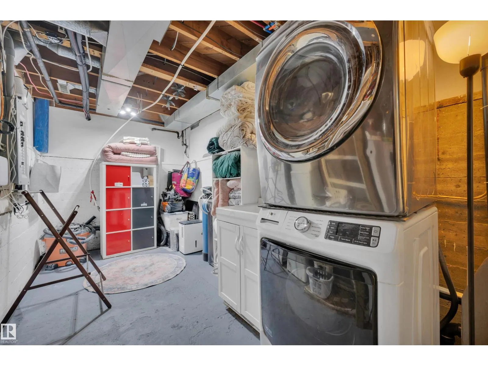 9831 83 AV NW