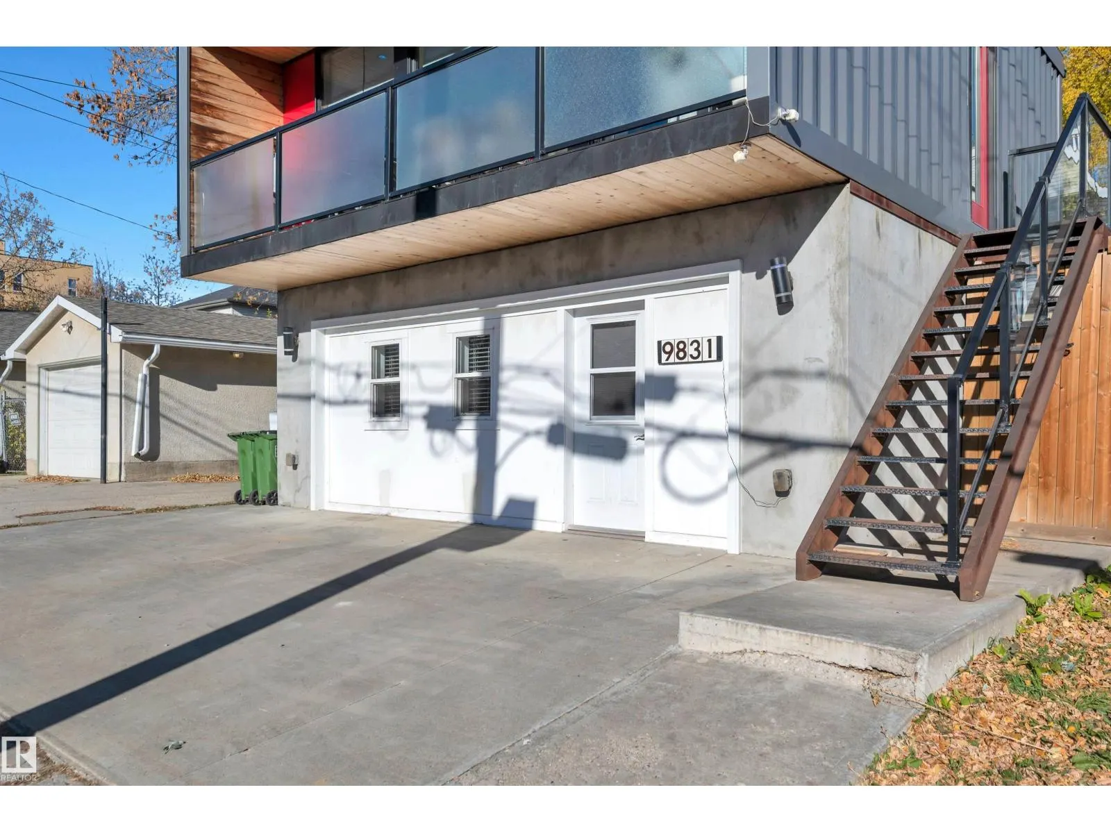 9831 83 AV NW