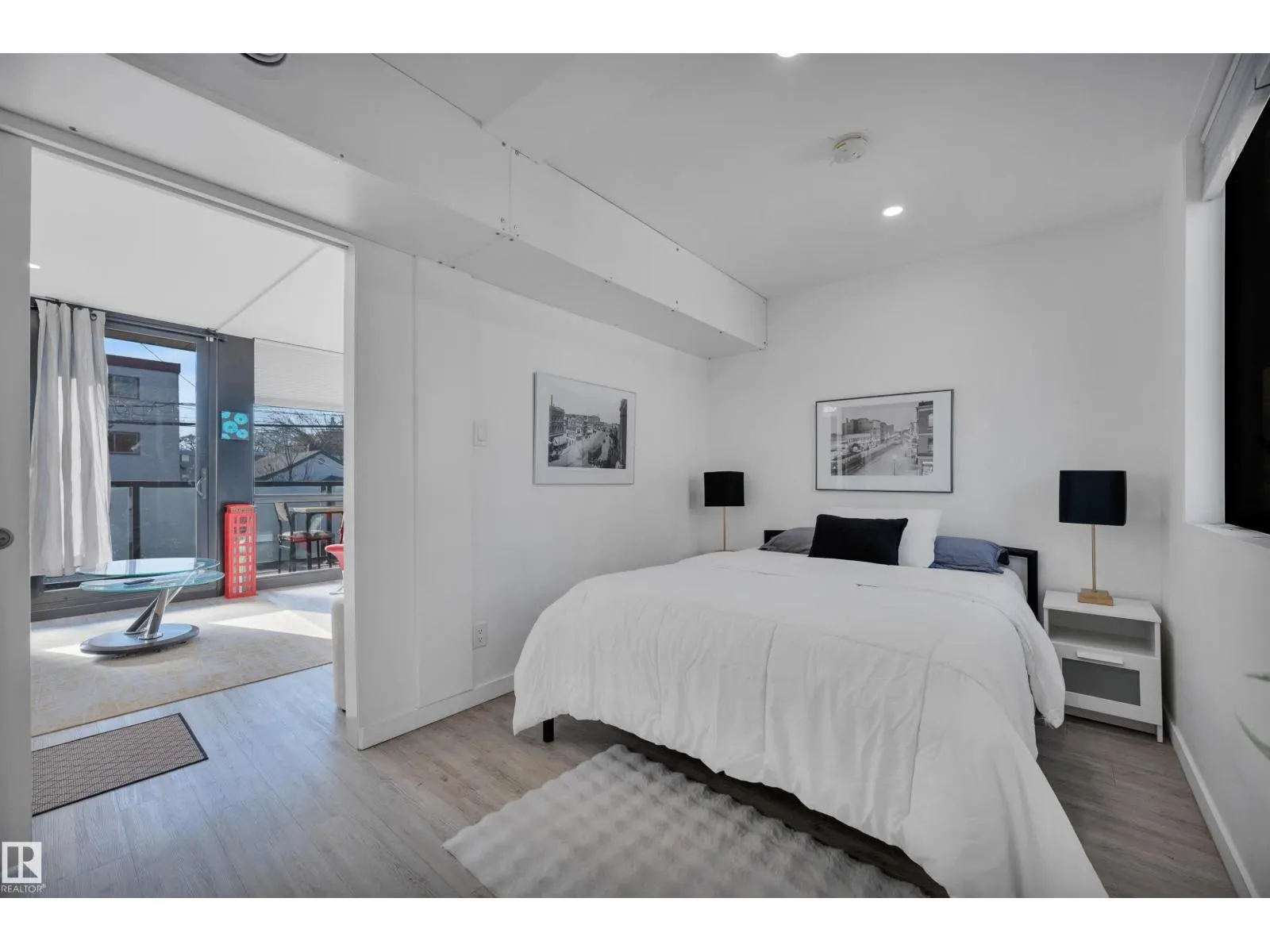 9831 83 AV NW