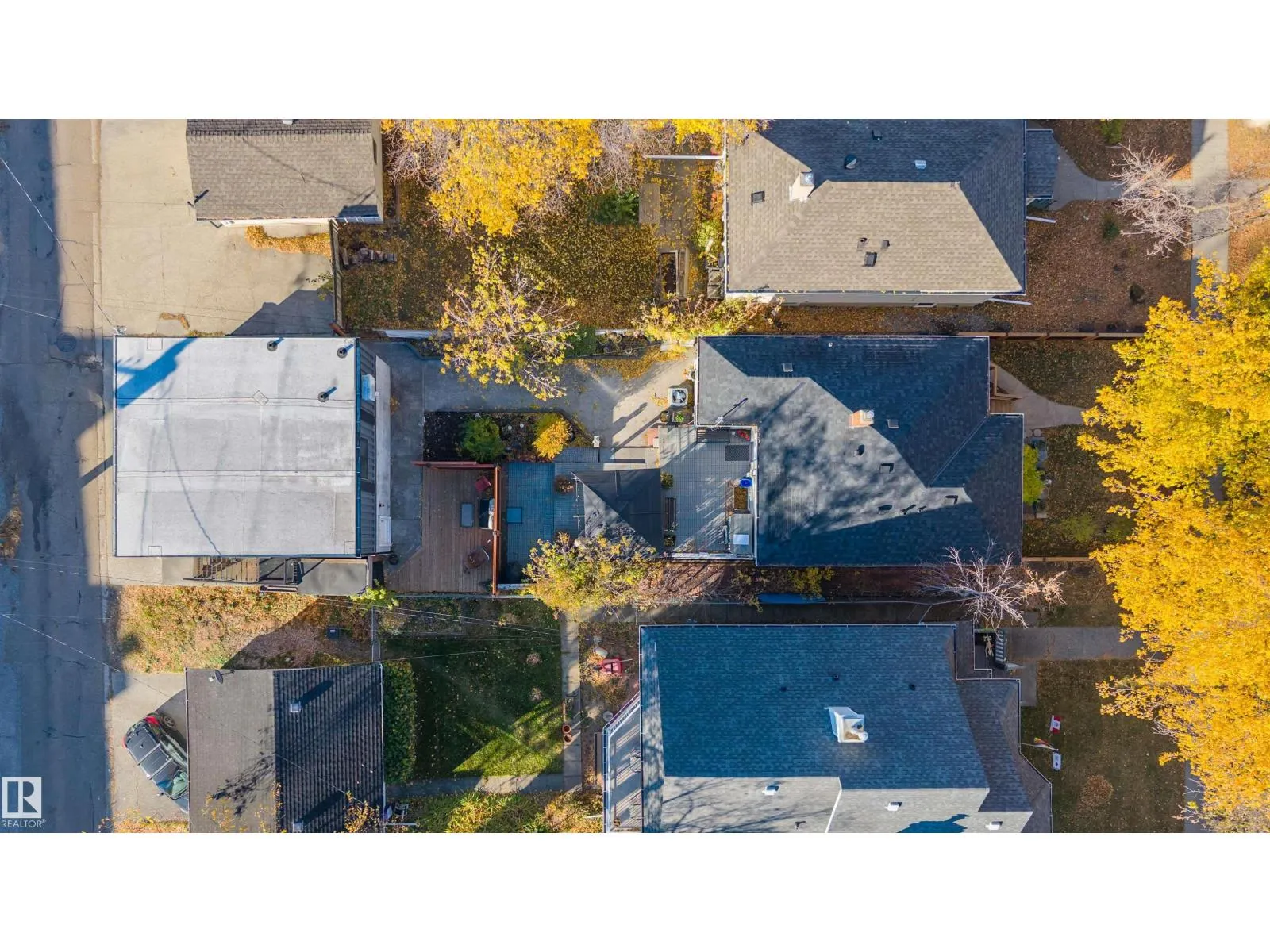 9831 83 AV NW