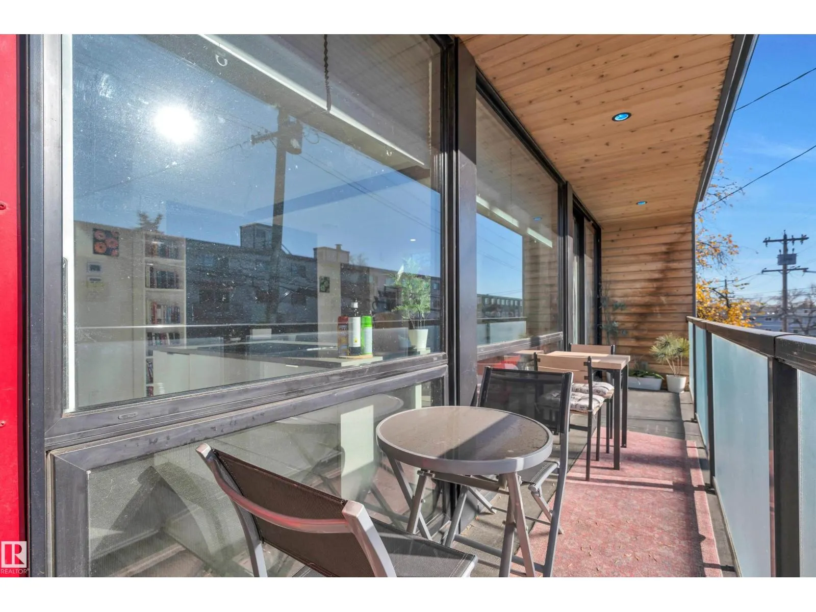 9831 83 AV NW