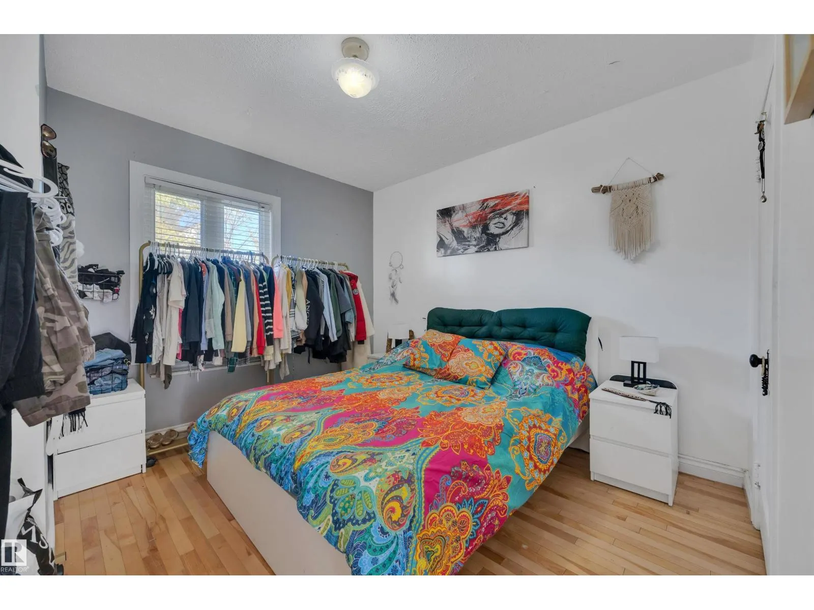 9831 83 AV NW