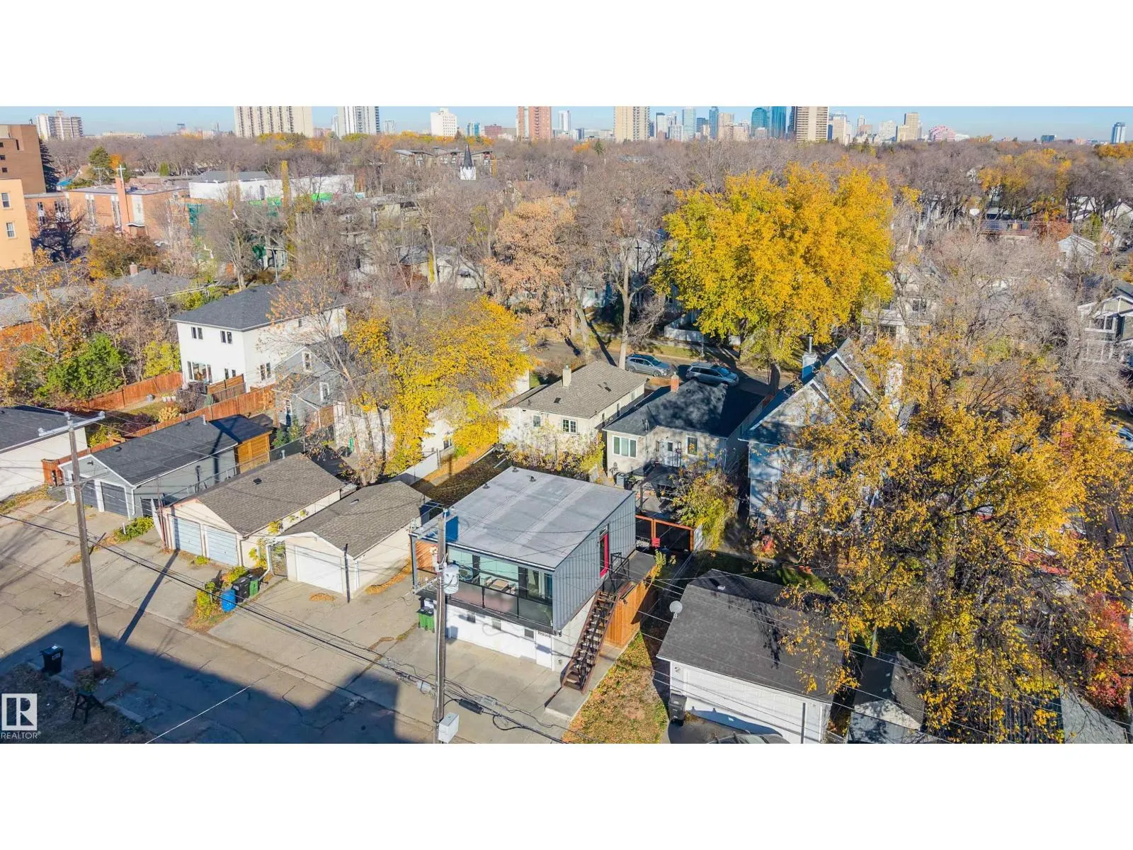 9831 83 AV NW