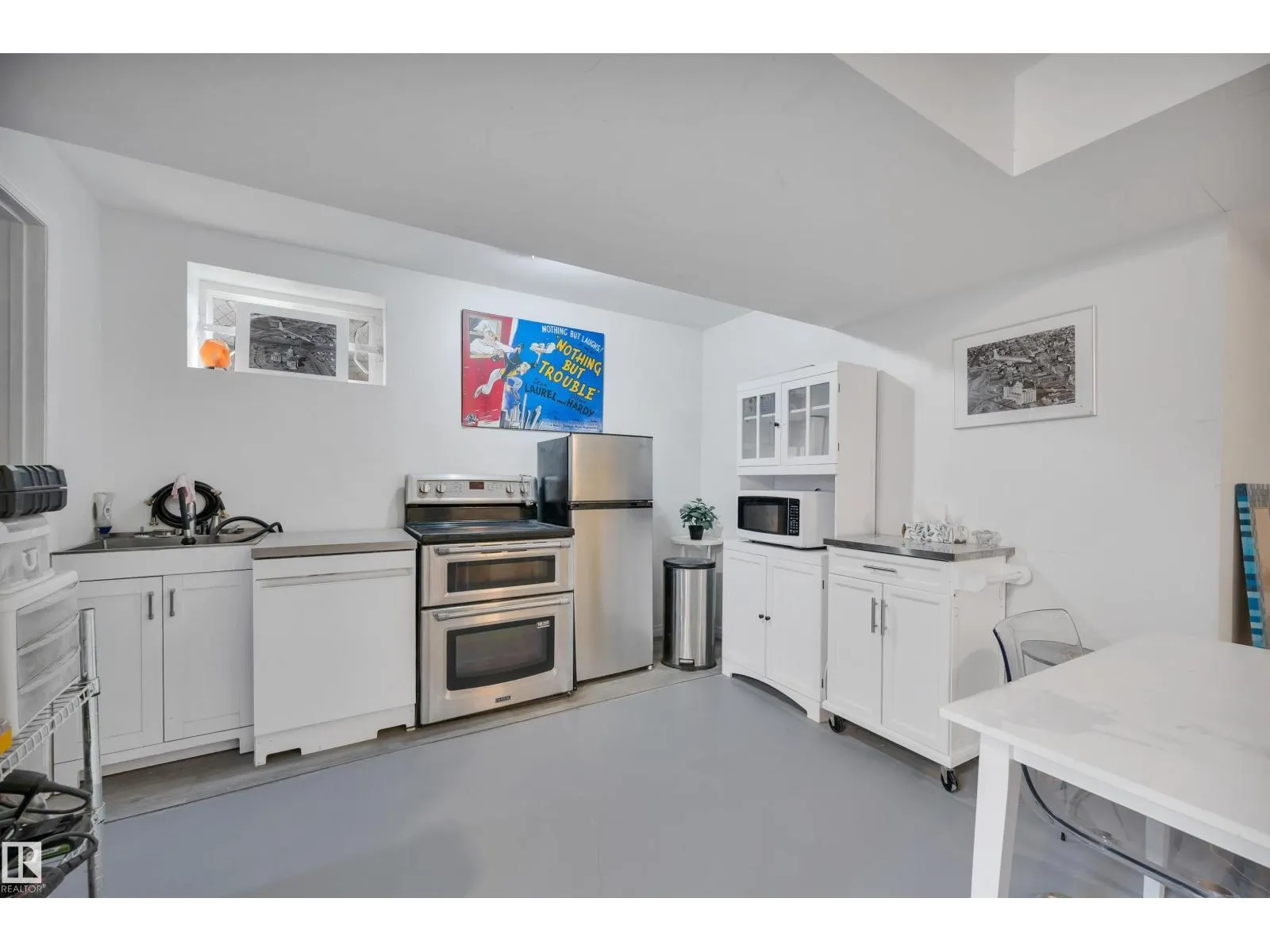 9831 83 AV NW