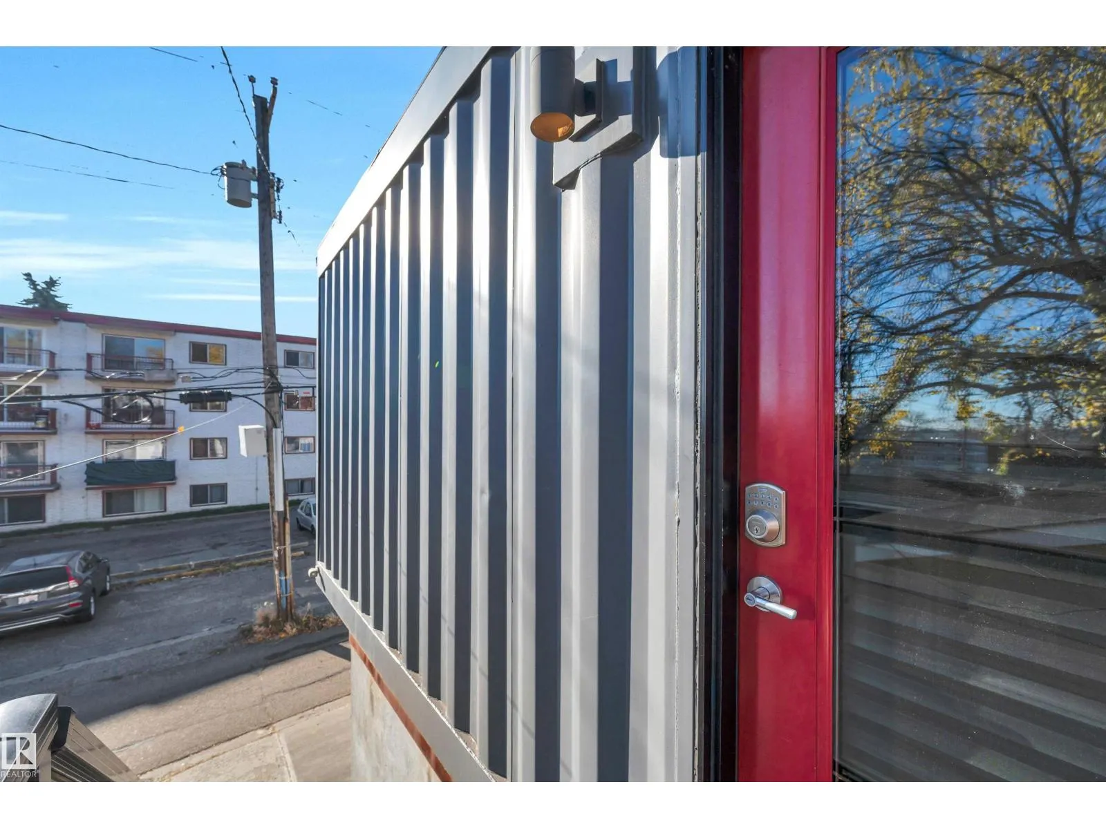 9831 83 AV NW