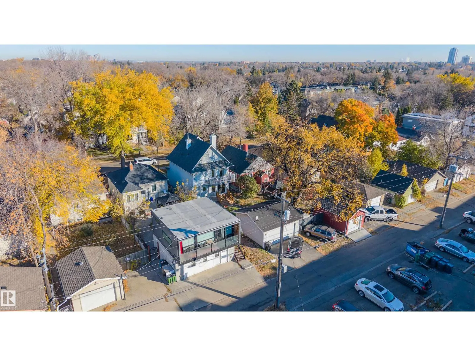 9831 83 AV NW