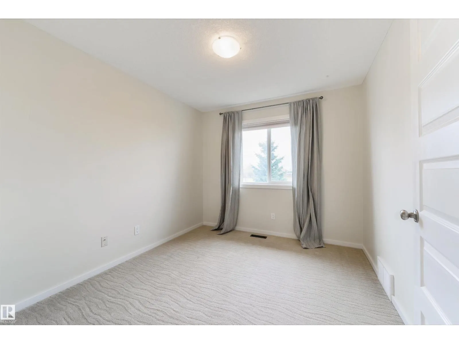 #3 16004 54 ST NW