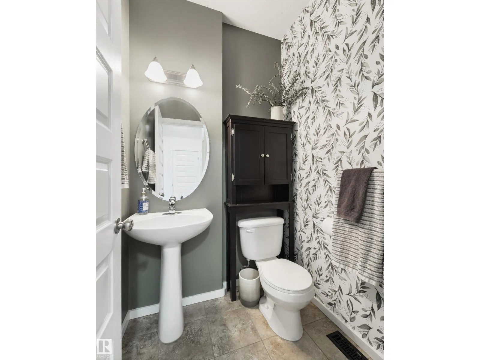 #3 16004 54 ST NW