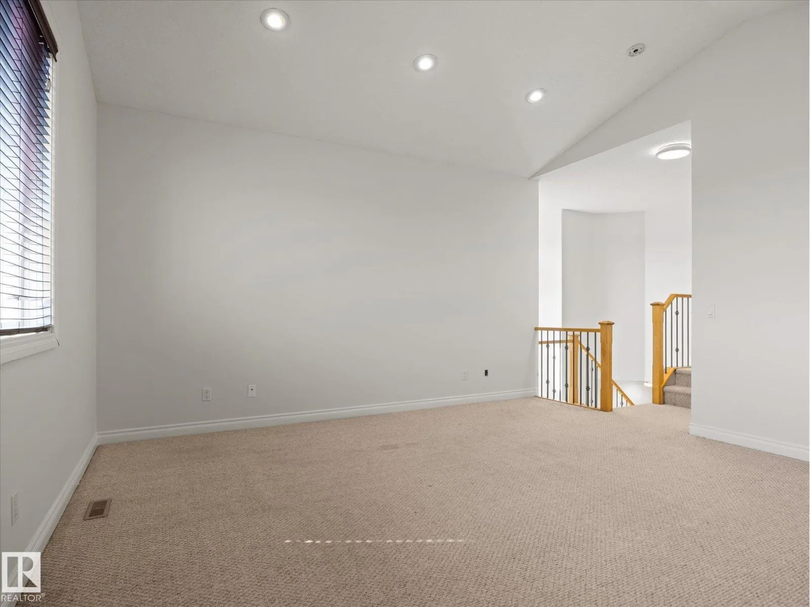 4704 160 AV NW