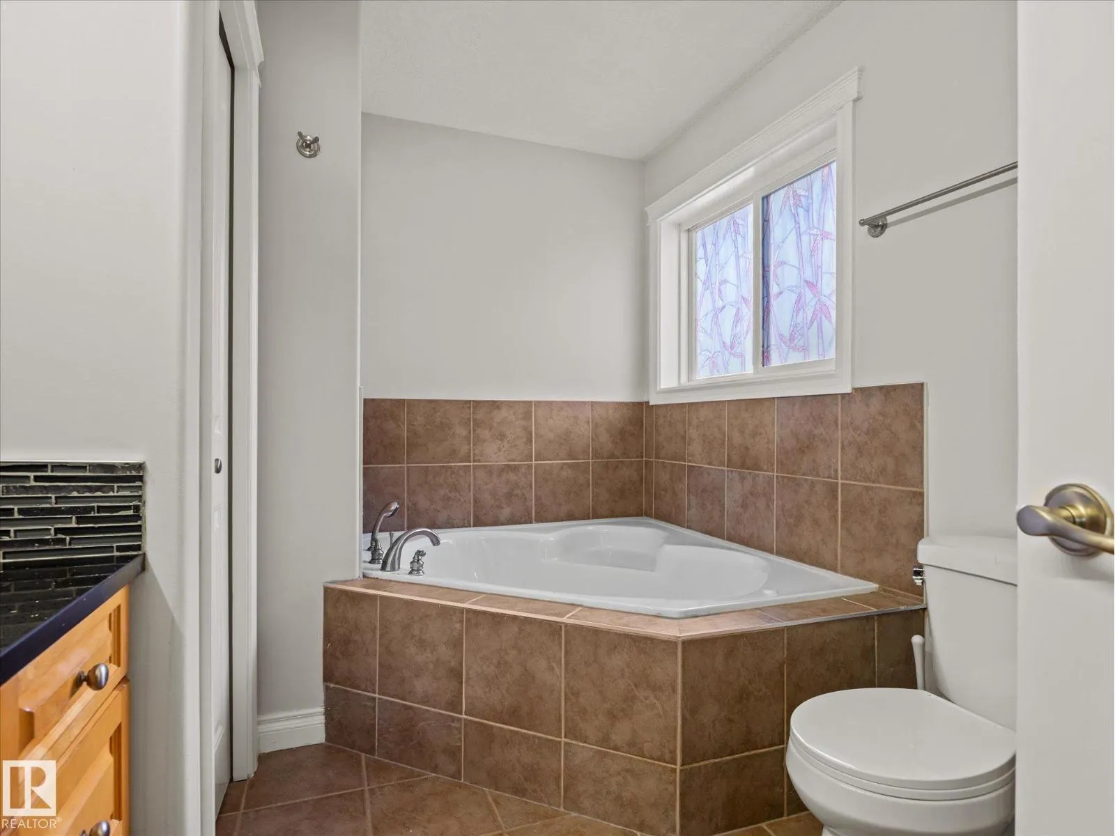 4704 160 AV NW